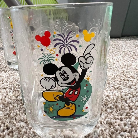 McDonalds Mickey and Garfield glasses - Picture 4 of 9
